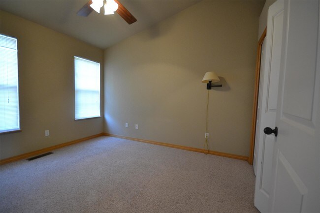 Building Photo - 2848 W Redstone Dr