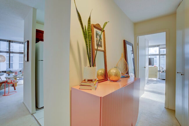 Building Photo - 65 E Scott St