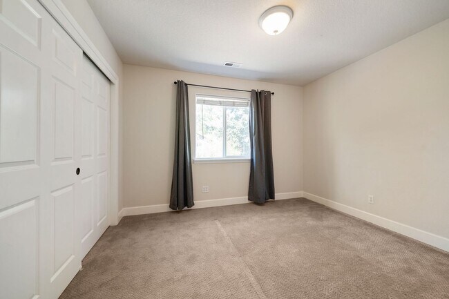 Building Photo - 10657 SW Adele Dr