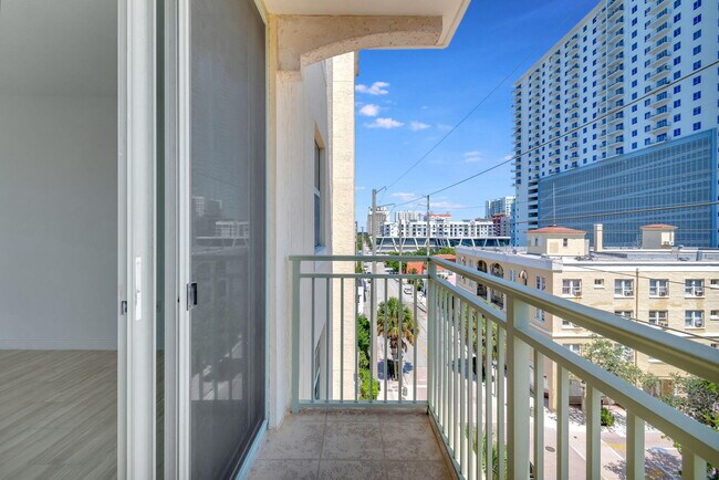 Building Photo - 610 Clematis St