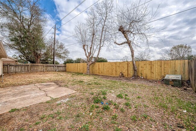 Building Photo - 1615 Millbury Dr
