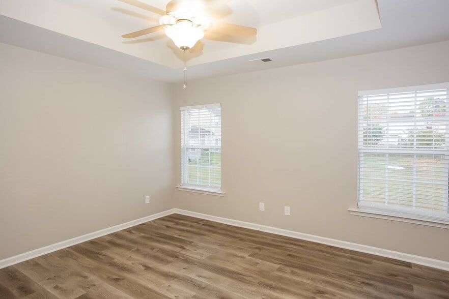 Building Photo - 4635 Abercromby St