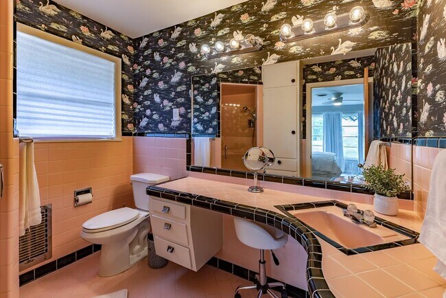 Building Photo - 2865 Bandera Hwy