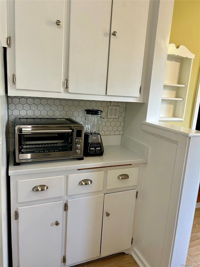 Building Photo - 474 W 238th St