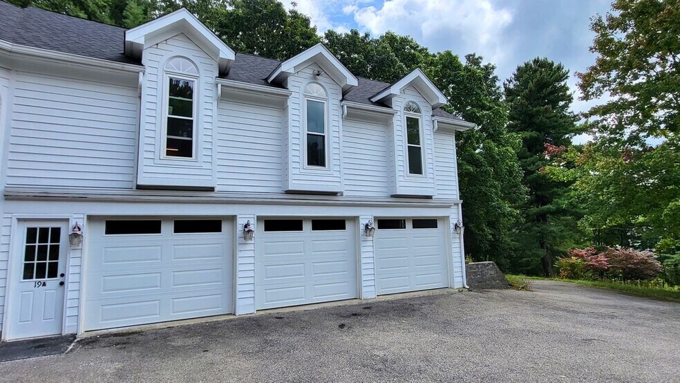 Building Photo - 19 Friendship Ln