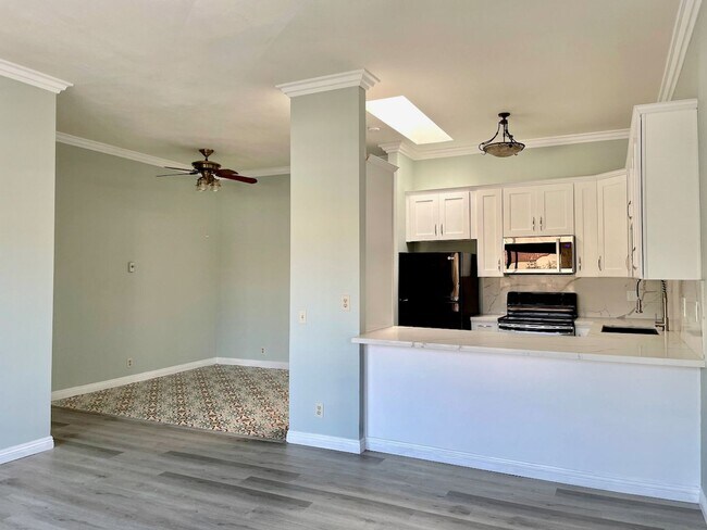 Building Photo - FOR RENT 2BR/2BA 900 SF Charming Renovated Condo In UTC