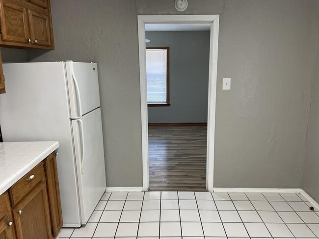 Building Photo - 815 SW H Ave