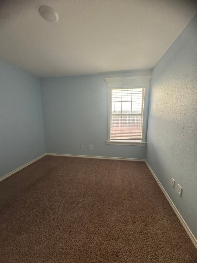 Building Photo - 34534 Lake Side Dr