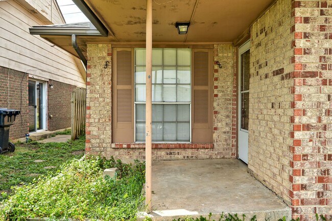 Building Photo - 924 SW 97th St