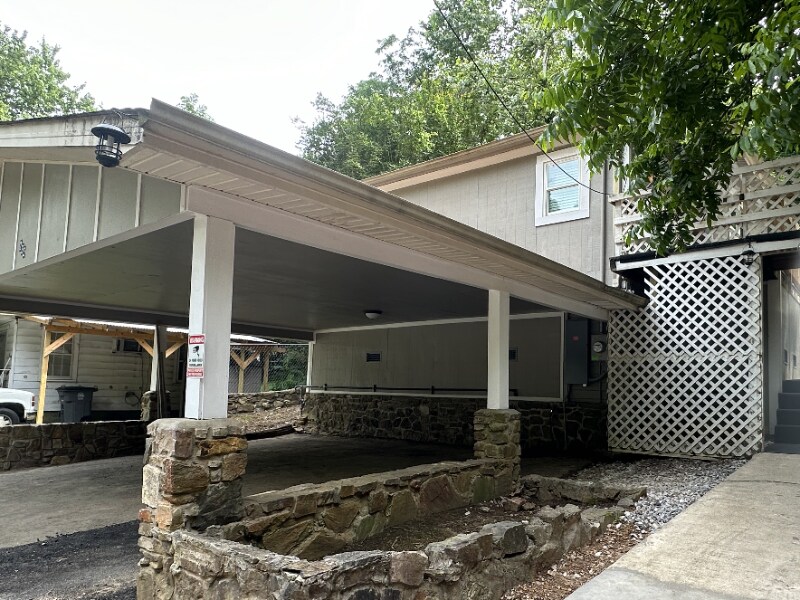 Building Photo - 265 Glade St