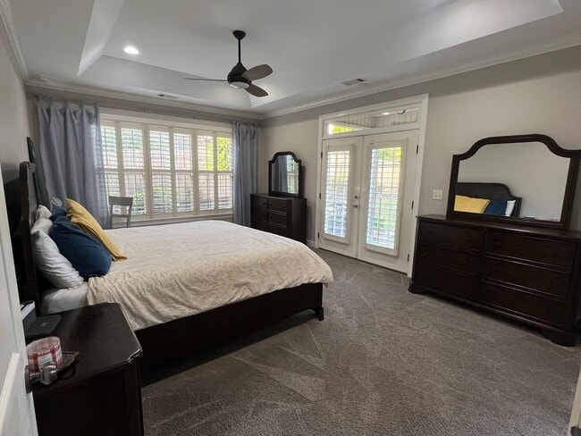 Building Photo - Beautiful 5 Bed 3 Bath Home! Fall 2026!