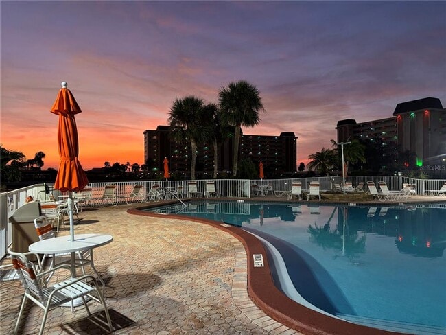 Building Photo - 4750 Cove Cir