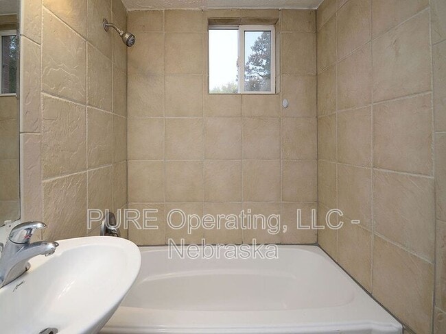 Building Photo - 612-616 N 46 St