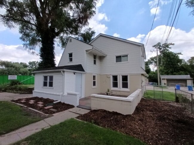 Building Photo - Spacious 3 bedroom 1 Bath in Warren!