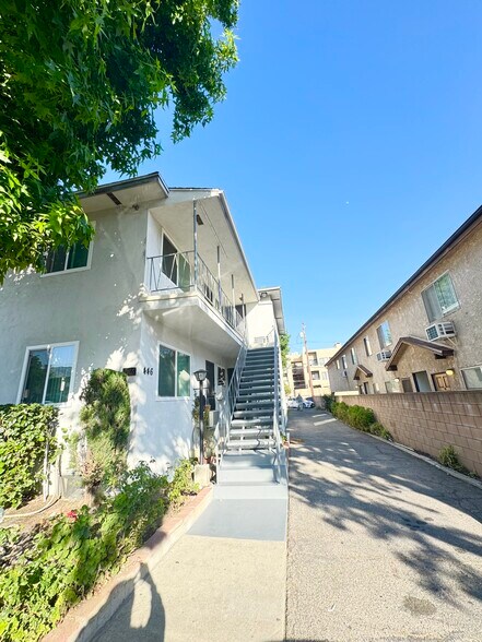 Building Photo - 446 E Cypress Ave