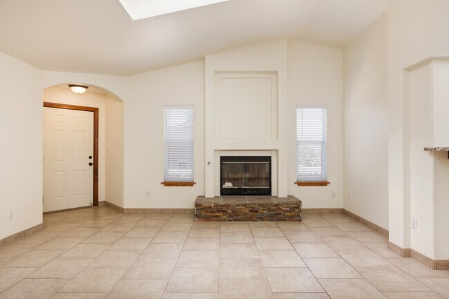 living and entry - 2365 Saturn Cir