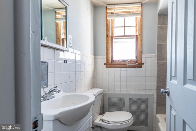 Building Photo - 480 W Girard St