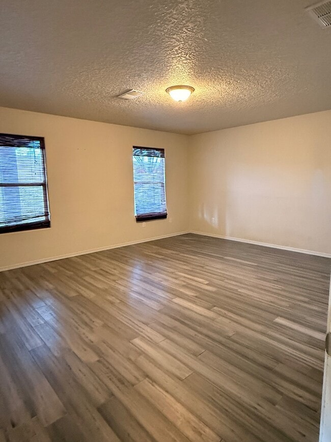 Building Photo - 2103 N Ensenada Cir SE