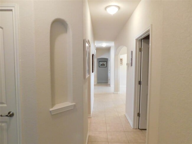 Building Photo - 424 Shayla Ln