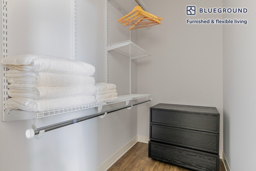 Building Photo - 8 W Chestnut St