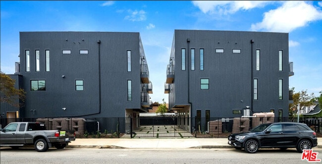 Building Photo - 354 Newland St