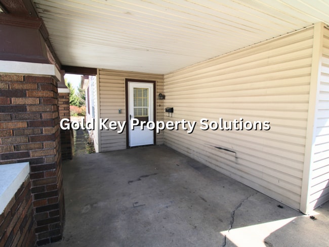 Building Photo - Updated 3 BR 1 BA House with New Flooring and Paint (SECTION 8 APPROVED)