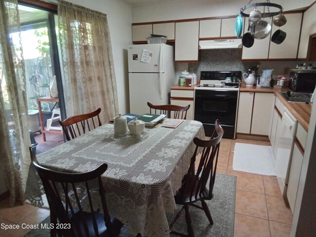 Building Photo - 310 Sherwood Pl