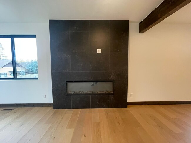 Building Photo - Brand New Three Story Whitefish Townhouse