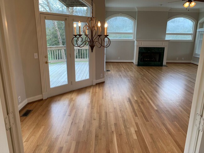 Building Photo - 5000 Square Feet on 7 Acres in Heart of Franklin