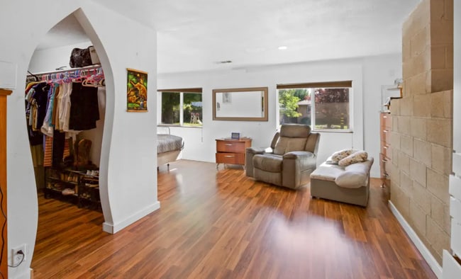 Building Photo - 990 Janes Rd