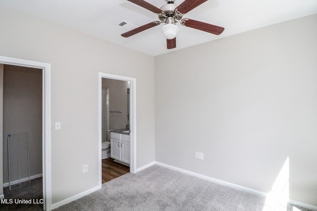 Building Photo - 511 Olive Branch Way