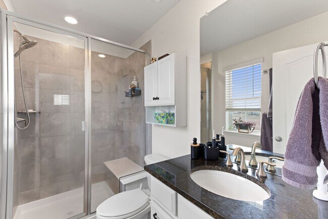 Building Photo - Beautiful 2 bedroom, 2.5 bath townhome in Mosaic