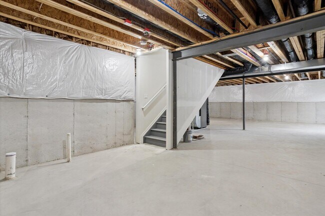 Building Photo - 737 Haywood Dr