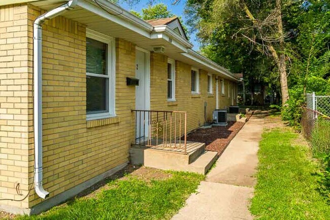 Building Photo - 2516/2518 N Rockton Ave