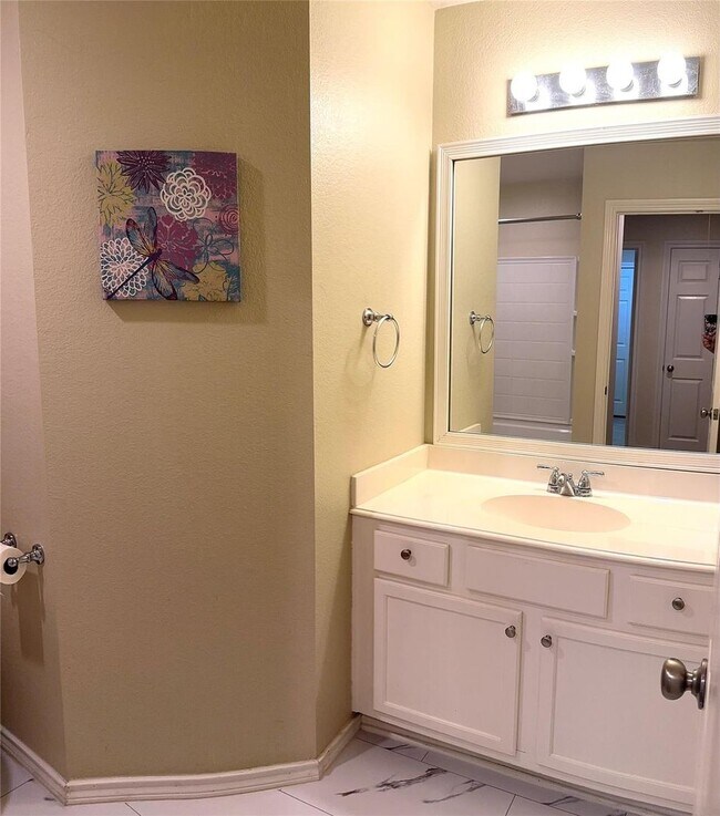 Building Photo - $500 off first months rent with Move in by...