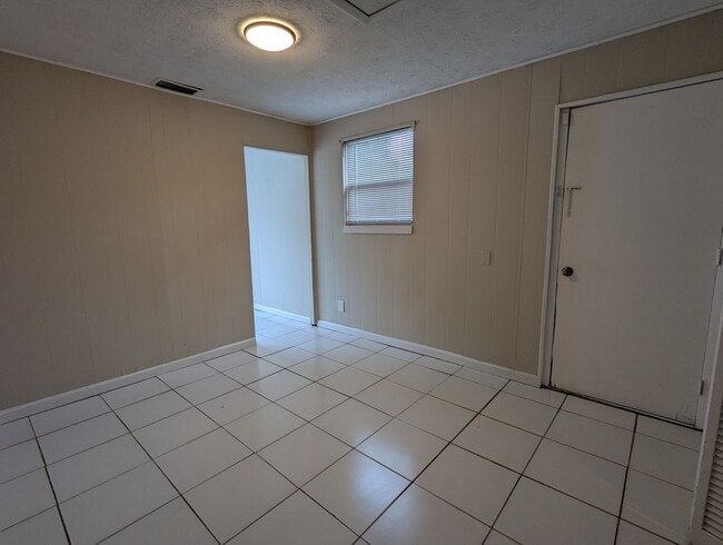 Building Photo - NOW AVAILABLE!! 3/2 House Located in quiet...