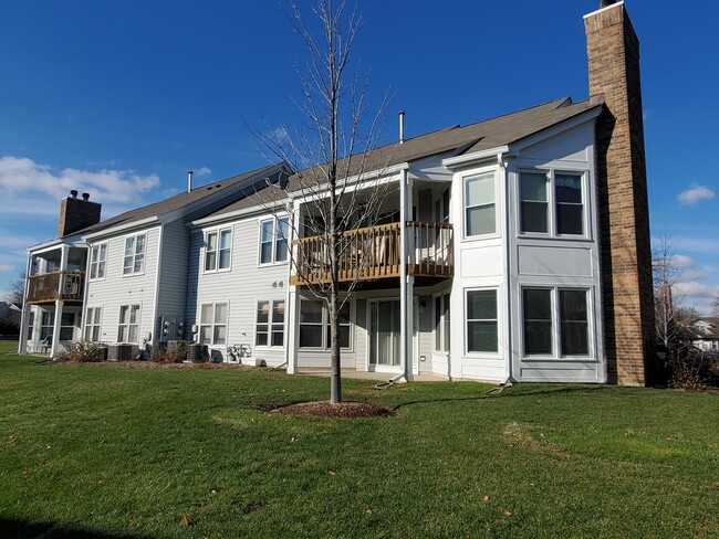 Building Photo - 325 Satinwood Ct S