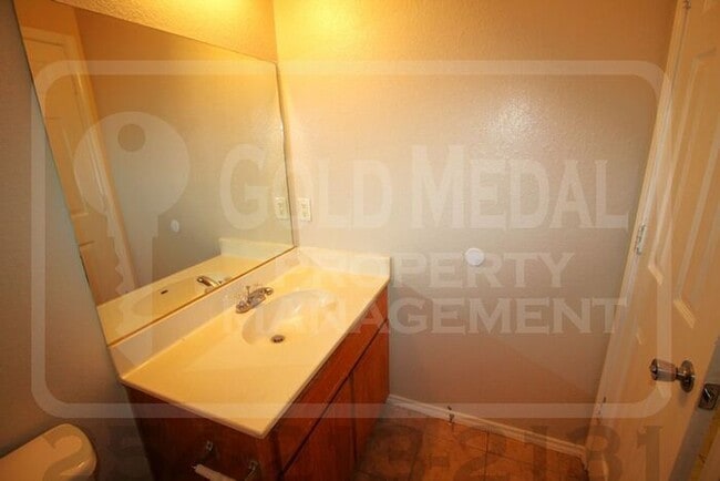 Building Photo - 3402 Hereford Ln