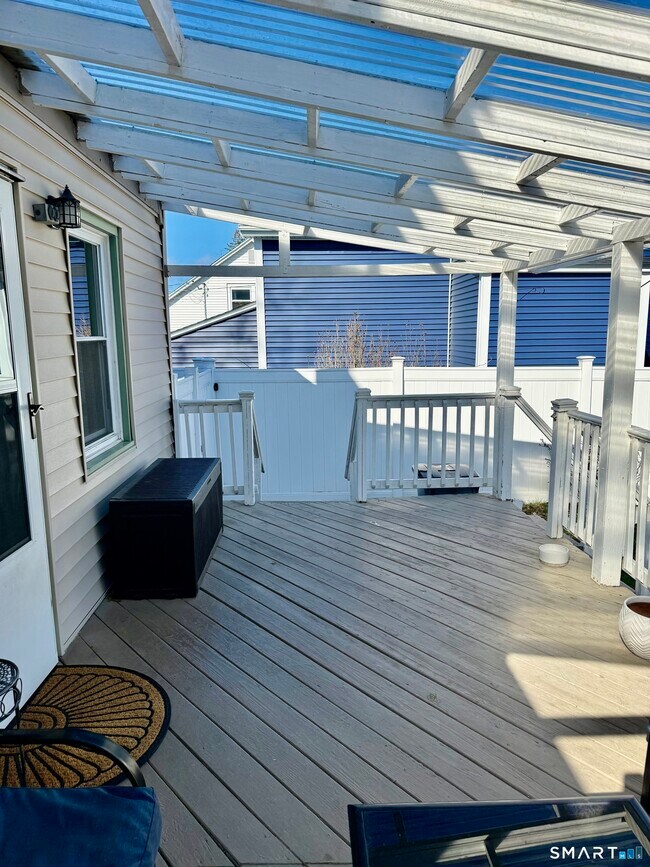 Building Photo - 177 Montowese Ave