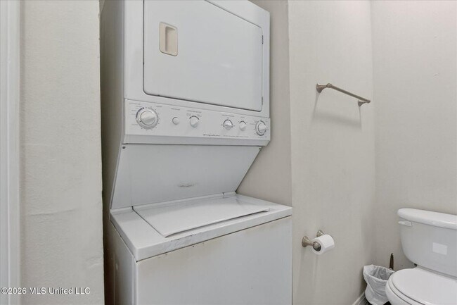 Building Photo - 1283 Century Oaks Dr