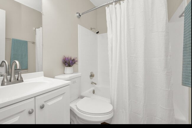 Bathroom - Ivy Apartment Homes
