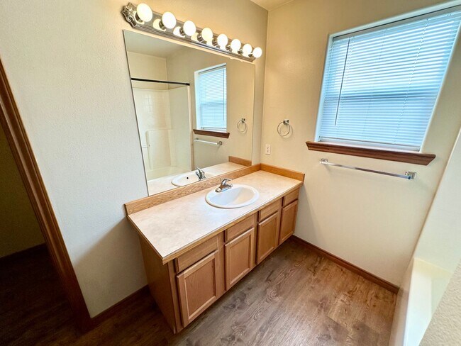 Building Photo - 3 Bedroom Home North of CWU