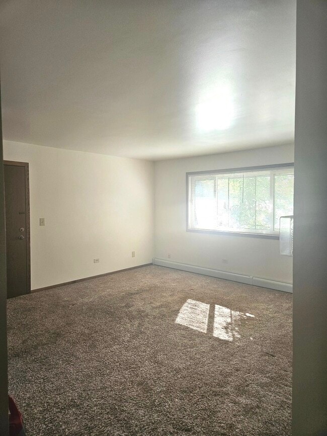 Building Photo - 1253 Getzelman Dr