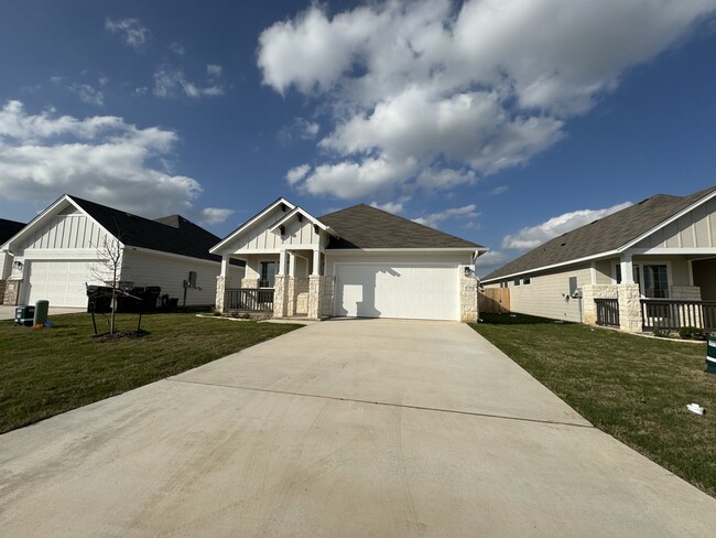 Building Photo - 8718 Happy Vly Dr