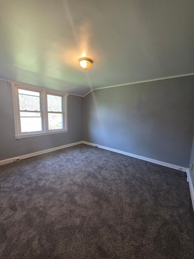 Building Photo - 403 Greenhill Ave