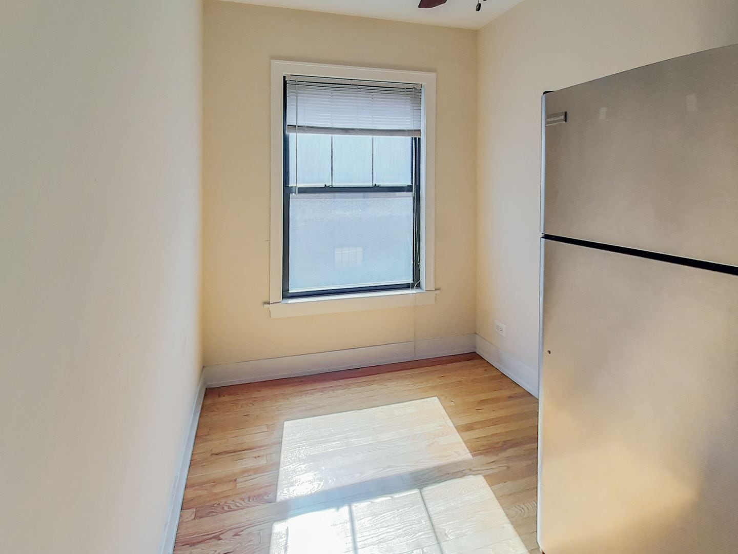 Building Photo - 538 W Cornelia Ave