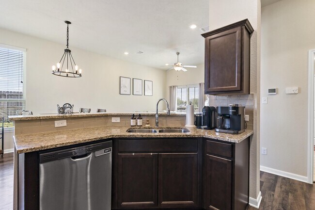 Building Photo - 2000 Bleeker Cv