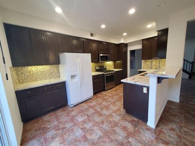 Building Photo - Wonderful 3 Bedroom 2.5 Bath Home in the h...