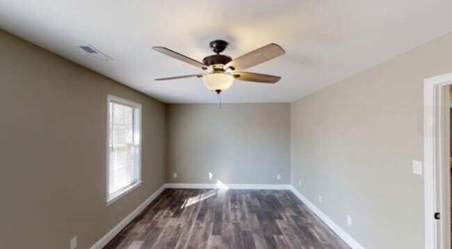 Building Photo - 750 E Fishers Creek Rd