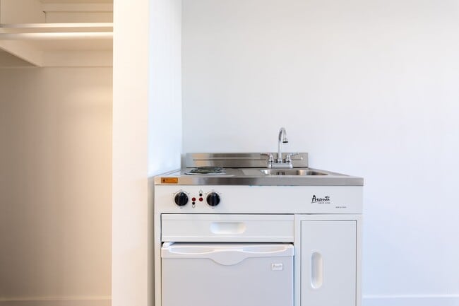 Interior Photo - 1 & 2 Bedroom Apartment in KoreaTown, Los ...